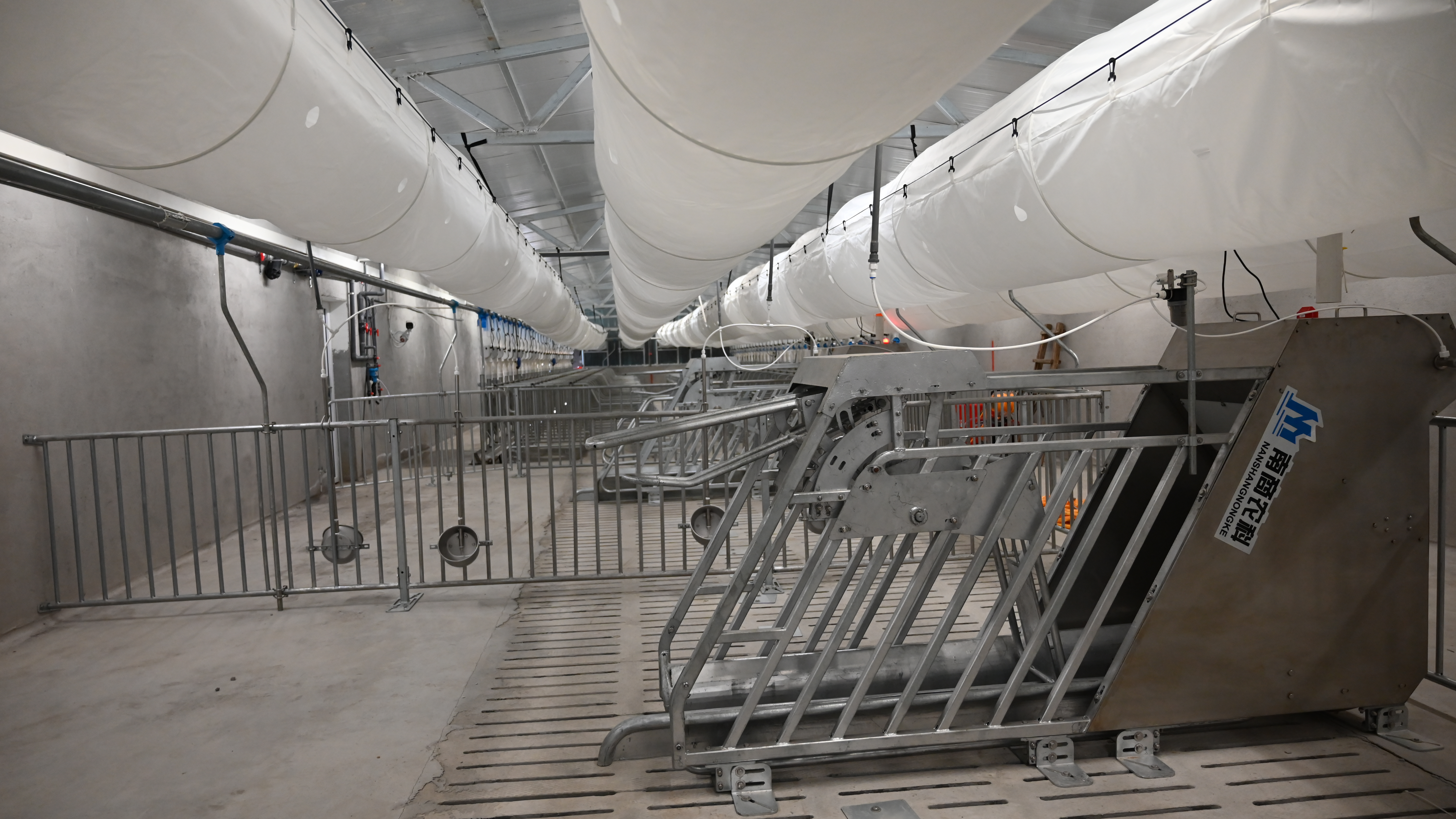 智能環控調節，減少人工干預，降低成本